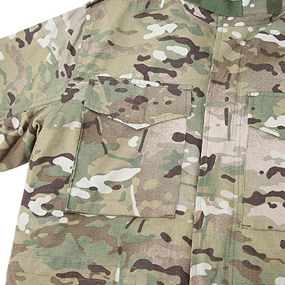 Tasca della giacca dell'uniforme militare
