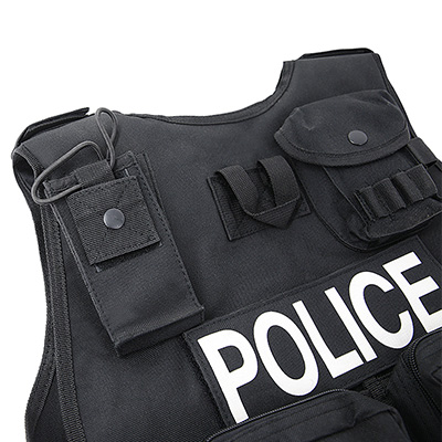 Dettaglio posteriore gilet tattico nero della polizia