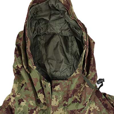 Cappuccio regolabile della giacca a vento dell'esercito